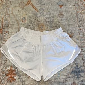 Lululemon White Hotty Hot Shorts Size 4 (2.5 inseam)